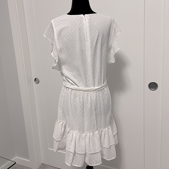 4𝒇𝒐𝒓$50 DYNAMITE white midi dress sizeS - Picture 2 of 3